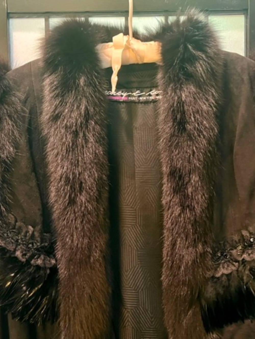 RARE VINTAGE ('80s/'90s) Marcy E Co. Sleeveless Suede Coat w/ Fox Fur Trim (OS) - Picture 4 of 7